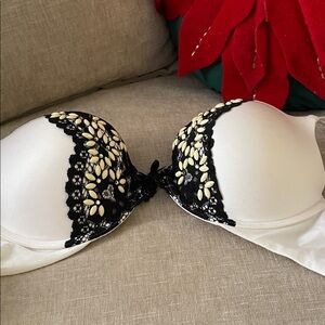 Victoria's Secret Black and Cream Lace Bra